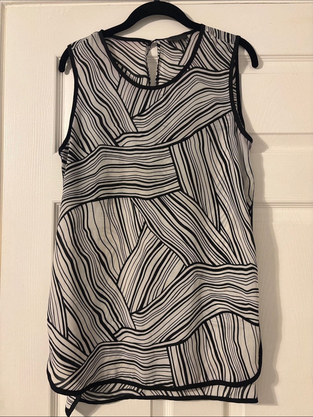 Vince Camuto Black and White Sleeveless Patterned Chiffon Dress